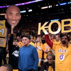 El Staples Center de los Lakers estuvo repleto de imágenes del fallecido Kobe Bryant.