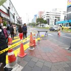 Afuera de un centro comercial del norte de Quito fue asaltada una mujer para robarle el celular.