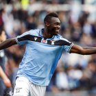 El tricolor Felipe Caicedo celebra uno de sus tantos conseguidos hoy en el calcio.