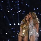 Shakira y JLo cerraron el show de medio tiempo cantando en conjunto ante la ovación del público.