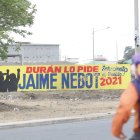 Algunos nombres de eventuales candidatos presidenciales se promocionan en las carreteras.