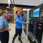 Soporte. Durante tres meses a partir de ahora, en el centro comercial habrá personal que ayudará a los clientes a relacionarse con el proceso.