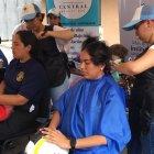 La mañana del 4 de febrero, bomberas donaron su cabello a Solca.