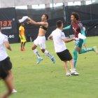 Junior Sornoza, una de las contrataciones azucenas, celebra la obtención de la Supercopa Ecuador