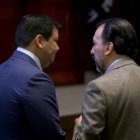 El presidente de la Asamblea, César Litardo, le apuesta al diálogo. Aqui con el asambleísta Pabel Muñoz (RC)