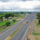 La vía Chongón-Santa Elena, según líderes sociales y políticos, aún no presenta cambios en su estructura, pese al arranque de cobro.