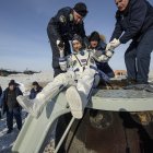 Dzhezkazgan. El astronauta siciliano, deja la cápsula para pisar tierra 200 días después de haber viajado al espacio.