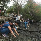 Estudiantes de diferentes universidades plantaron mangles en las riveras del estero Salado.