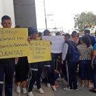 Estudiantes de varios colegios protestaron porque deberán repetir la evaluación que rindieron en enero pasado.