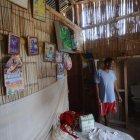 Limber Pisco levantó una casa de caña con la ayuda de su familia ante la falta de atención del Gobierno