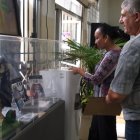 Muestra. Las creaciones tienen elementos como cintas y juguetes.