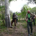 Guardabosques, en trabajos de exploración en el área del bosque protector Cerro Blanco.