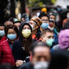 People wearing facemasks as a preventative measure following a coronavirus outbreak which began in the Chinese city of Wuhan, line up to purchase face masks from a makeshift stall after queueing for hours following a registration process during which they were given a pre-sales ticket, in Hong Kong on February 5, 2020. - The new coronavirus which appeared late December has claimed nearly 500 lives, infected more than 24,000 people in mainland China and spread to more than 20 countries. (Photo by Anthony WALLACE / AFP)