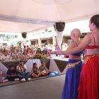 1. Unión. Los espectadores, entre quienes hubo amigos de los participantes disfrutaron de ver sobre el escenario a las hermanas Scarlet y Keila.