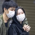 An employee talks to a woman wearing a protective facemask behind Saint Valentine"s decorations in a shopping mall in Bangkok on February 11, 2020. The death toll from the novel coronavirus outbreak surged past 1,000 in China on February 11 as the World Health Organization warned that the epidemic poses a "very grave" global threat. The WHO is holding a conference in Geneva on combatting the virus as Beijing struggles to contain a disease that has now infected more than 42,000 and reached some 25 countries.


 / AFP / Afp / Mladen ANTONOV

 THAILAND-CHINA-HEALTH-VIRUS-VALENTINE
