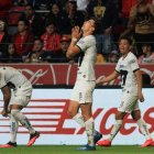Juan Dinenno celebra una de sus dos conquistas frente al Toluca en la Liga MX.