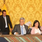 El presidente Lenín Moreno informó de la ayuda ucraniana junto al canciller, José Valencia, y la ministra de Salud, Catalina Andramuño.