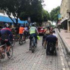 Masa Crítica realiza constantes recorridos en bicicleta por la ciudad.