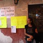 Habitantes de la comunidad de Tulyehualco tendieron un cordón de apoyo a los familiares de Fátima, hallada sin vida cerca del lugar, este lunes en México.