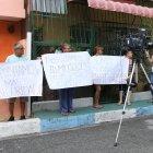 Con carteles, los moradores del sur piden ayuda para frenar a la delincuencia.