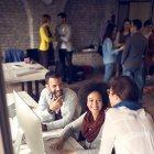 Charlar con las demás personas le favorece en su salud mental.