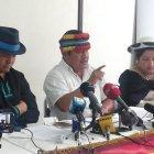 Jaime Vargas dio una conferencia de prensa junto a Apawki Castro y Luisa Lozano.