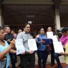 Los padres de familia rechazaron la reprogramación de la prueba que fue receptada el martes 18 de febrero.