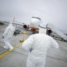 Alrededor de 70 personas, entre esas ciudadanos ecuatorianos, llegó este jueves desde China a Ucrania.