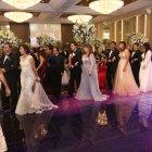 Como es tradición, los jóvenes ingresaron del brazo de sus padres.