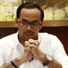 El Gobernador recibe a EXPRESO en su despacho.