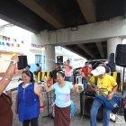 El baile en las calles José de Antepara y Manuel Galecio.