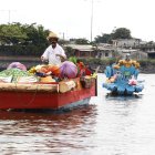 Seis carrozas acuáticas participaron en el desfile en el estero Mogollón.