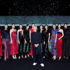 Giorgio Armani con las modelos del desfile.