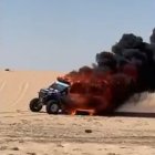 Aún no se establece el origen del incendio del auto que conducía el piloto ecuatoriano.