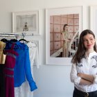 Asegura que tener su atelier en Madrid le permite un mayor crecimiento profesional.