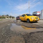 La lista de asuntos pendientes o por resolver en Salinas es extensa. Falta de agua potable en determinados sectores y la interrupción del servicio eventualmente durante los feriados es otra. Así como los cortes de luz eléctrica cuando la ciudad se llena de visitantes y calles internas con daños y otras sin asfaltar.