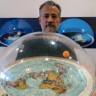 Brazilian self-avowed flat-Earth conspiracy theorist Anderson Neves holds a model of the flat earth surrounded by a dome during an interview with AFP in Sao Paulo, Brazil, on February 13, 2020. - Eleven million people in Brazil, 7% of its population, believe that the Earth is flat, according to Datafolha polling institute. (Photo by Florence GOISNARD / AFP)