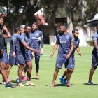 Entrenamiento de Liga deportiva Universitaria de Quito donde la novedad fue la presencia de Billy Arce, jugadores como Junior Zonorza, Antonio Valencia, Aguirre, Quinteros y Gabbarini, le dan la bienvenida

 Quito 14 de Enero de 2020 Agencia(ag-extra ag-expreso-ag-quito)