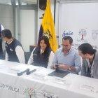 La ministra de Salud junto al gobernador del Guayas, Pedro Pablo Duart, y otras autoridades de salud.