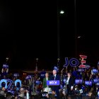 LOS ÁNGELES. El candidato Joe Biden festeja los resultados proyectados de una gran jornada electoral en el supermartes.