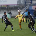 Matías Oyola (c), volante de Barcelona, está en la nómina de concentrados para el duelo de hoy.