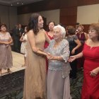Enriqueta Pérez baila en la celebración de sus 100 años.