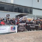 Los trabajadores petroleros hicieron un plantón en la Asamblea Nacional