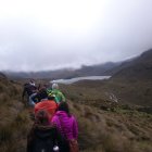 Recorrido. Los turistas pueden pasear por las montañas antes de llegar a las lagunas.
