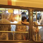 Usuarios de la Metrovía se ven obligados a tomar sus propias medidas.