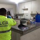 Ante la desaparición de la argentina, la Policía vuelve al domicilio de la fallecida, donde finalmente la encuentran.