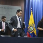 Ayer en la noche, el ministro Martínez explicó las medidas económicas junto a otros ministros y autoridades.