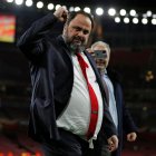 El positivo por coronavirus del presidente del Olympiakos, Evangelos Marinakis, es la razón por la que los jugadores del Arsenal fueron puestos en cuarentena. El dirigente tuvo contacto con varios jugadores en la fecha de Europa League del fin de semana.
