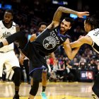 Los Warriors enfrentaron a los Clippers, el martes 10 de marzo, en el  Chase Center de Oakland, que no contará con público para el duelo ante los Nets.