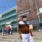 La paciente que vino de España sigue internada en el hospital del Guasmo, en Guayaquil.